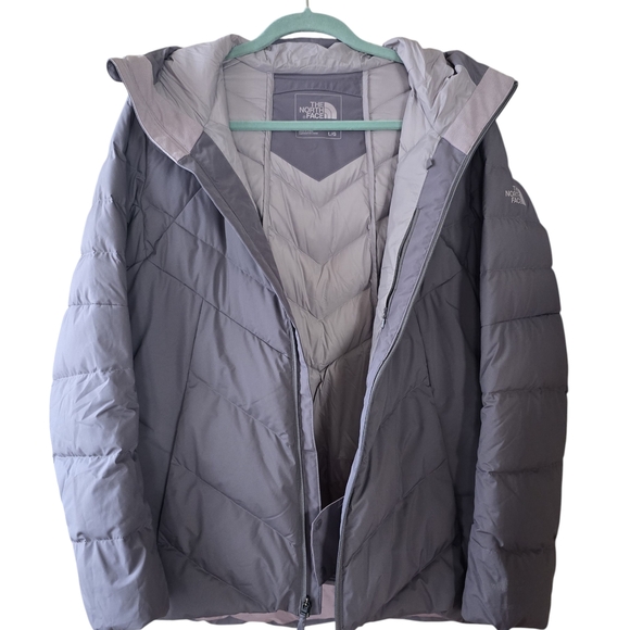 The North Face Men's Charcoal Puffer Jacket - Picture 3 of 4